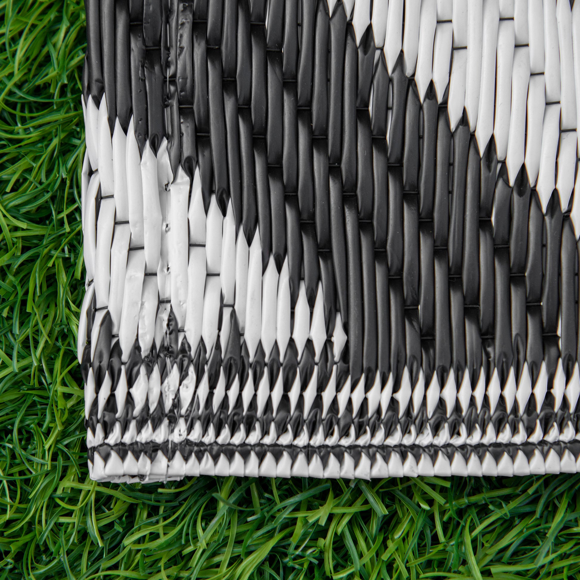 Reversible Outdoor RV Rug, Patio Floor Mat, 5' x 8' Plastic Straw Rug for Backyard, Deck, Beach, Camping, Black & White