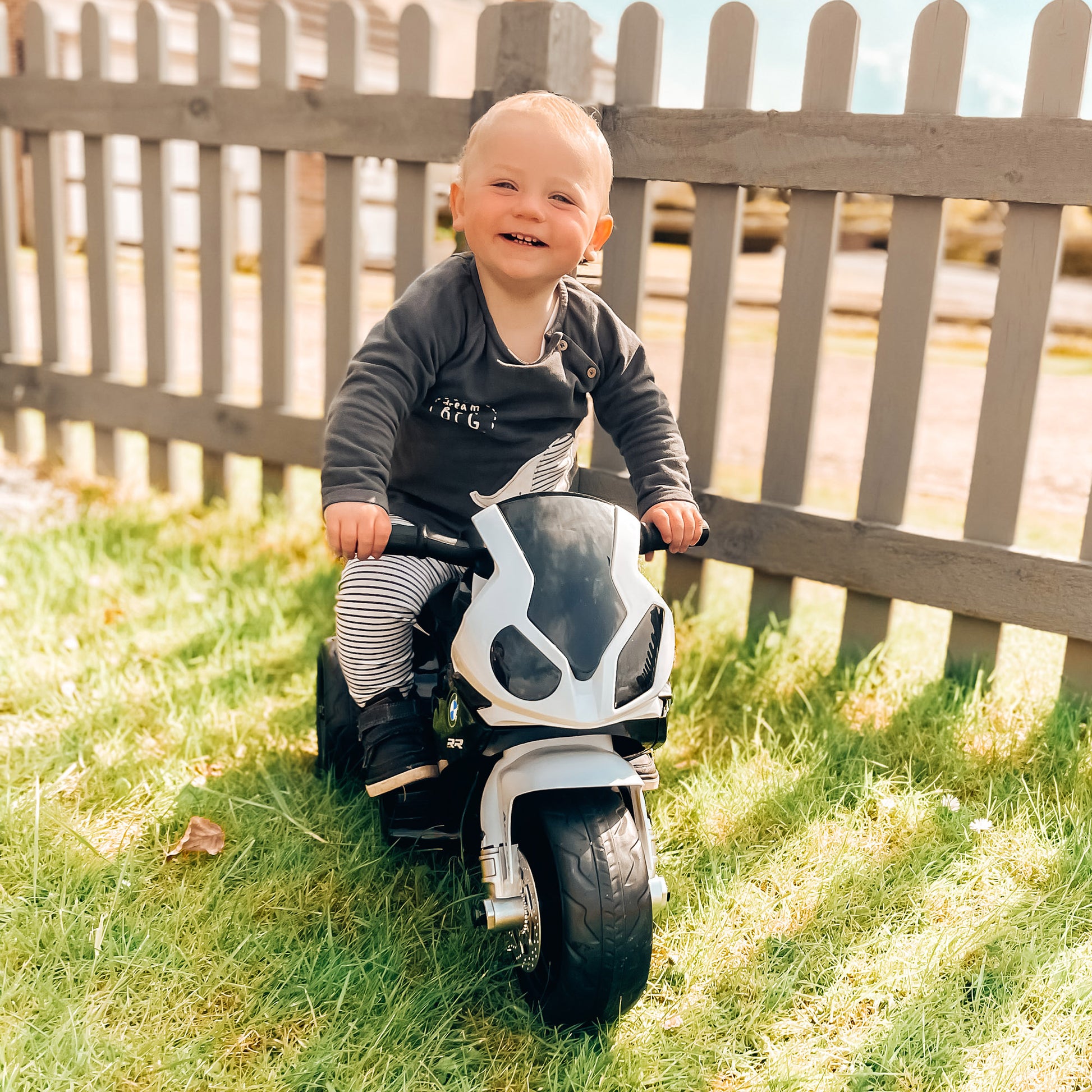 Aosom Kids Motorcycle, 6V Battery Powered Toddler Motorcycle with Headlight, Music, 3 Wheels Electric Motorcycle for Kids, Licensed BMW, Gift for Boys & Girls -Black